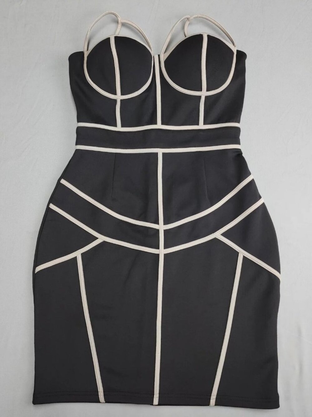 Girl In Mind Black Bodycon Dress Women's Size L Sweetheart Neck Piping Short